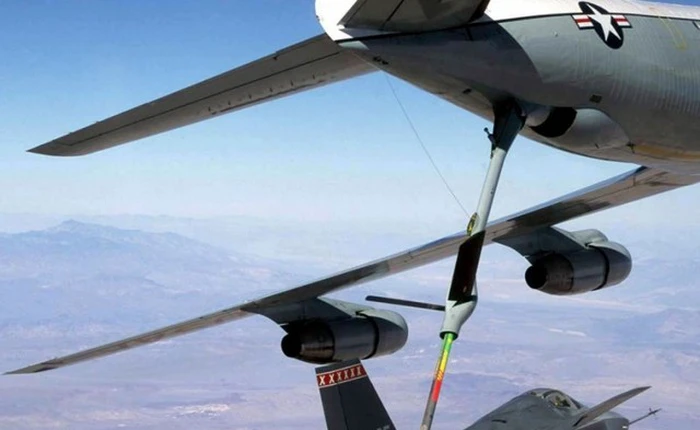 Boeing KC-135 - "Mother of siêu chiến đấu cơ"