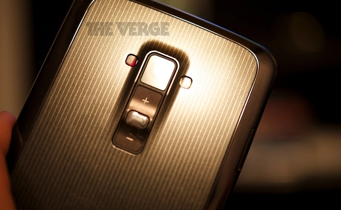 Lộ ảnh thực tế điện thoại màn hình cong LG G Flex giống LG G2