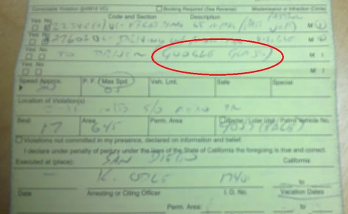 Đeo Google Glass, dính trát của cảnh sát