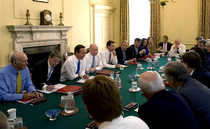 Sợ bị nghe lén, Chính phủ Anh cấm cửa iPad khi họp hành