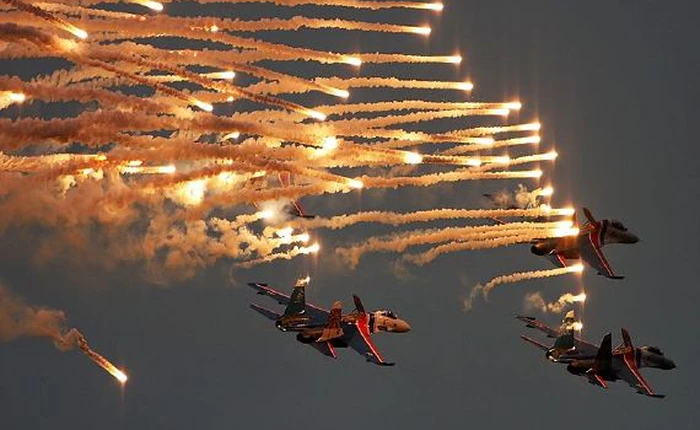 Những “nghệ sĩ” bầu trời (P1): Phi đội “Hiệp sĩ Nga”