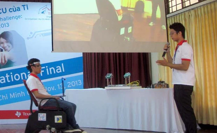 Ý tưởng xe lăn điều khiển bằng động tác đầu của ĐH Bách Khoa Đà Nẵng