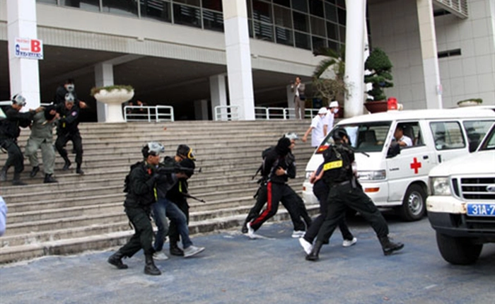 Công an Hà Nội 'đánh bắt' khủng bố đặt bom, giải cứu con tin