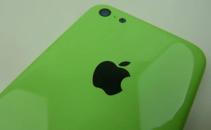 iPhone 5C màu xanh xuất hiện với vỏ ngoài sắc mịn giống Nokia Lumia