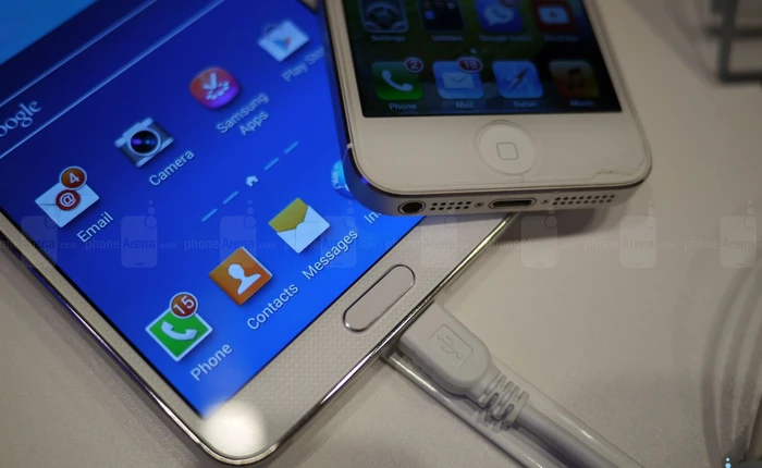 Galaxy Note 3 vs iPhone 5: Đọ sắc đọ tài