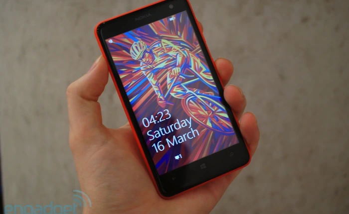 Đánh giá chi tiết Lumia 625: Chiến binh “to xác” nhưng trang bị hơi nghèo nàn
