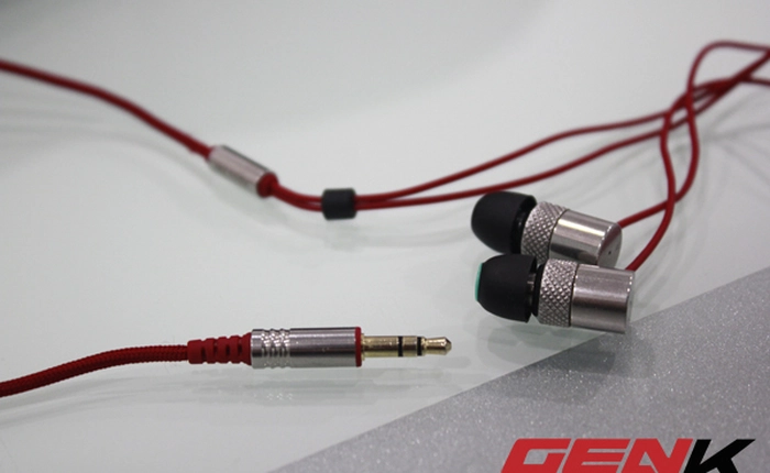 Cowon EH2 – Trải nghiệm lạ với tai nghe hybrid