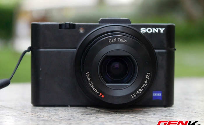 Máy ảnh du lịch RX100 thế hệ hai: Ống kính hàng hiệu, thiết kế chắc chắn
