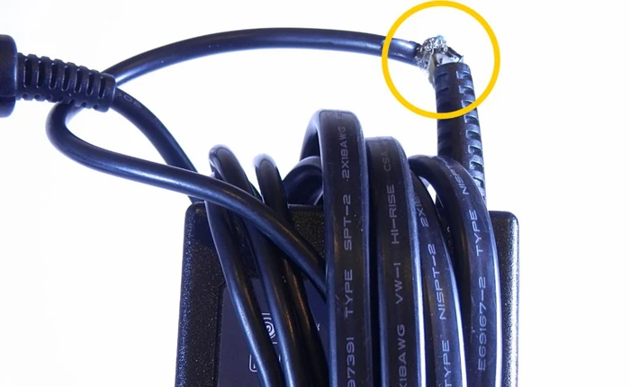 Kinh nghiệm xử lý bộ sạc laptop bị đứt dây trong