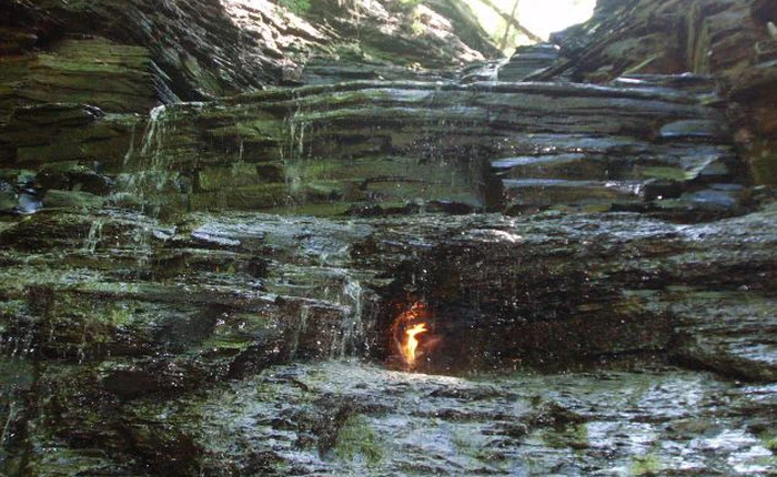 Những ngọn lửa không bao giờ tắt trên thế giới