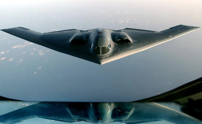 Máy bay ném bom tàng hình, bóng ma trên bầu trời