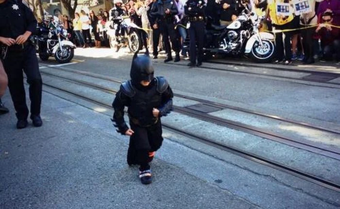 7.000 người giúp bé 5 tuổi đạt giấc mơ làm người dơi