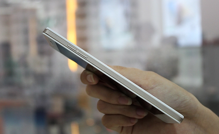 Ảnh thực tế rõ nét smartphone OPPO R1 siêu mỏng tại Việt Nam