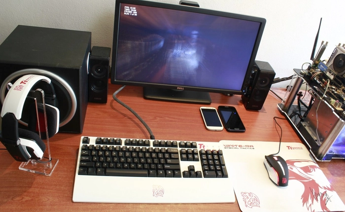 Cận cảnh bộ Gaming Gear trắng của một game thủ "cứng" ở Hà Thành