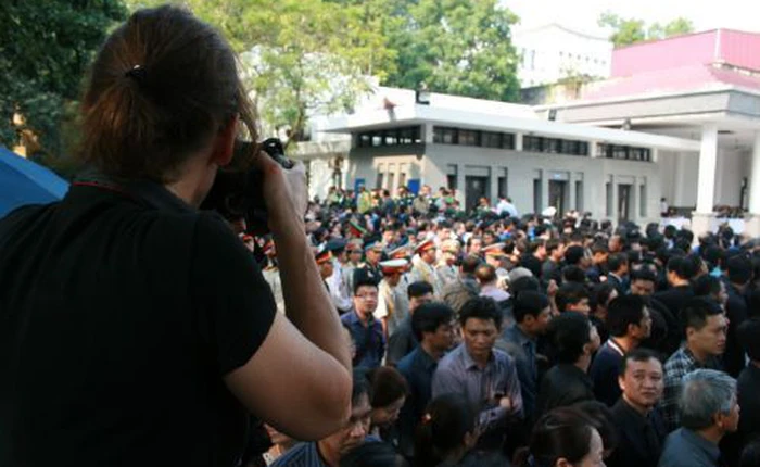 Phóng viên chưa có thẻ nhà báo chính thức được bảo vệ