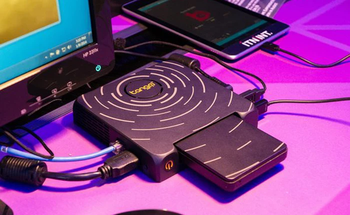 Máy tính Tango chạy Windows: nhỏ gọn trong lòng bàn tay