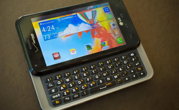 Bộ tứ smartphone Android cổ điển với bàn phím QWERTY