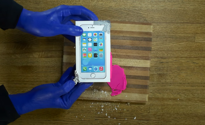 Phì cười với màn đập hộp iPhone 6 có 1 không 2