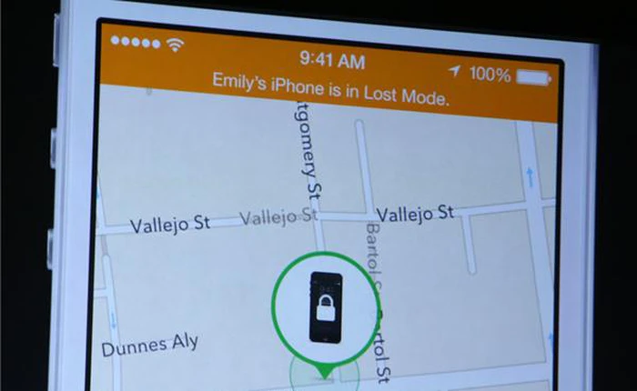 Lỗi iCloud trên iOS 7: Khách mua iPhone khóc dở mếu dở vì mang về "cục gạch"