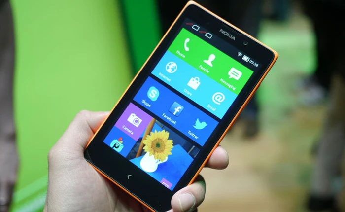 MWC 2014 - Hình ảnh thực tế Nokia XL, một android phong cách Windows Phone