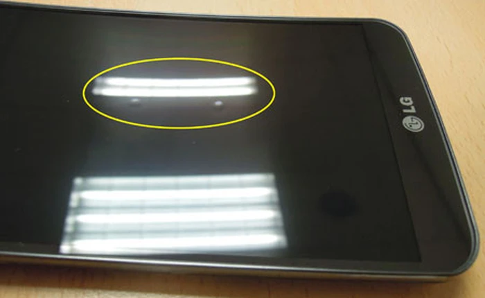 Màn hình LG G Flex xuất hiện vết lồi "chưa rõ nguyên nhân"