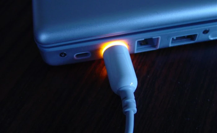 10 việc cần làm khi laptop sạc không vào
