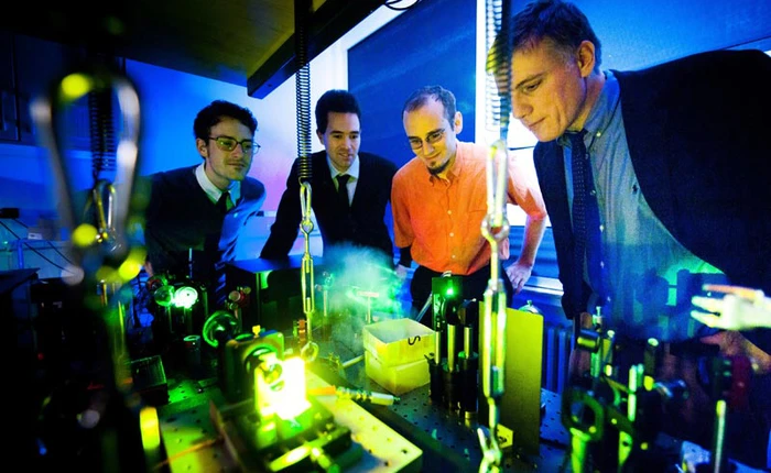 Đột phá mới trong vật lý với việc tạo ra siêu ánh sáng photon