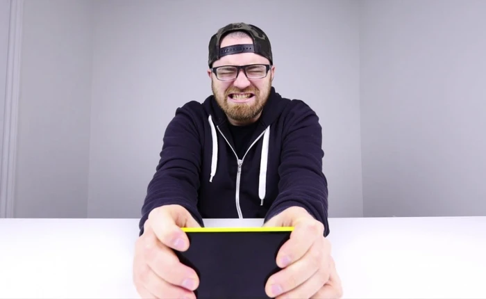 Xem tất cả các đối thủ cạnh tranh của iPhone 6 trải qua thử nghiệm ‘bẻ cong’