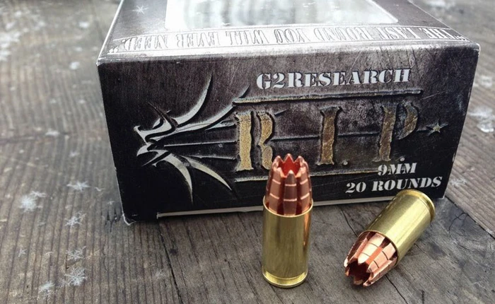 Xem cảnh quay chậm khi viên đạn xuyên giáp bắn qua một số đồ vật