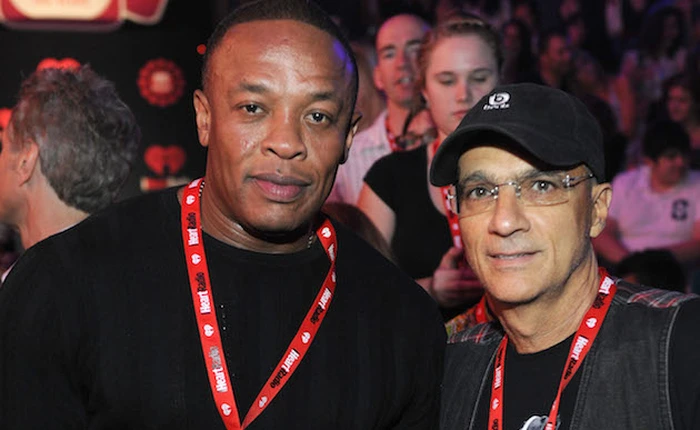 Đồng sáng lập Beats chê bai tai nghe EarPods của Apple