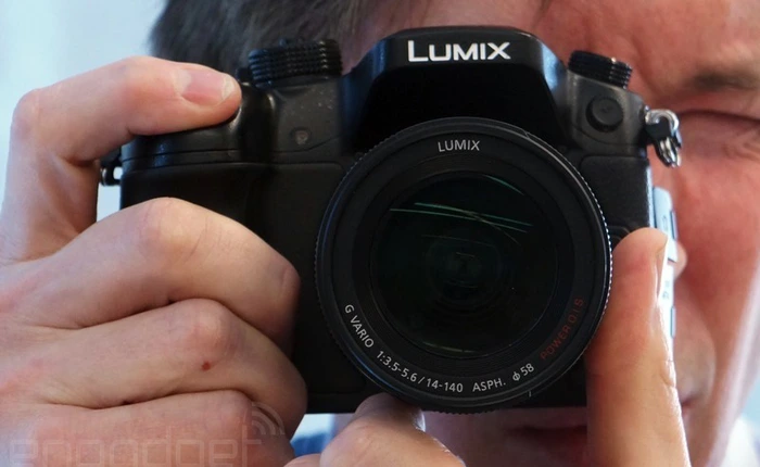 Mirrorless quay phim 4K của Panasonic giá 1700 USD, bán tháng Tư