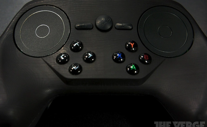 Cận cảnh tay cầm Steam Controller phiên bản mới của Valve