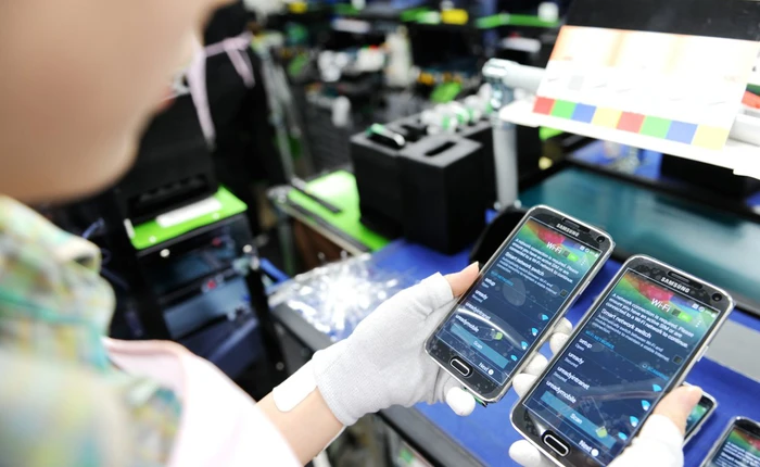 [8/08] Samsung phát triển smartphone màn hình dẻo, Google "tậu" ứng dụng nhắn tin Emu