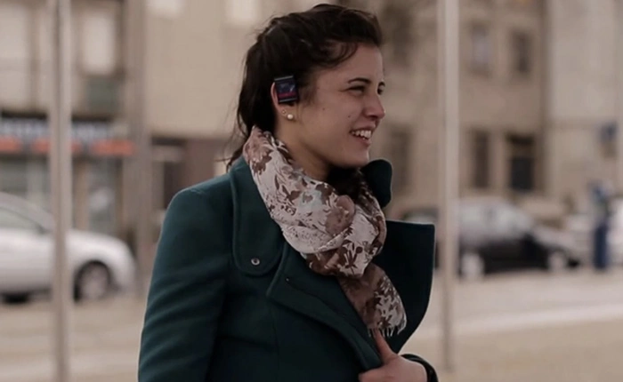 Smartwatch tháo được mặt và đeo vào tai