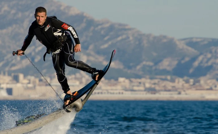 Hoverboard – chiếc ván trượt độc đáo có thể lướt trên không khí