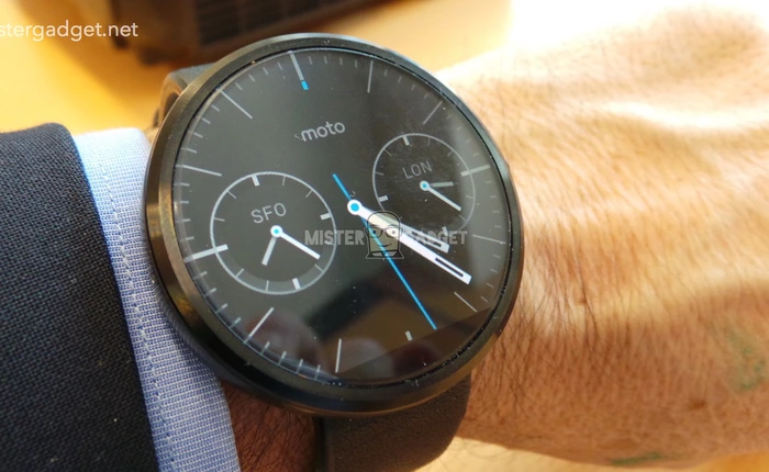 Moto 360 chống nước, trang bị cảm biến nhịp tim, sạc cảm ứng