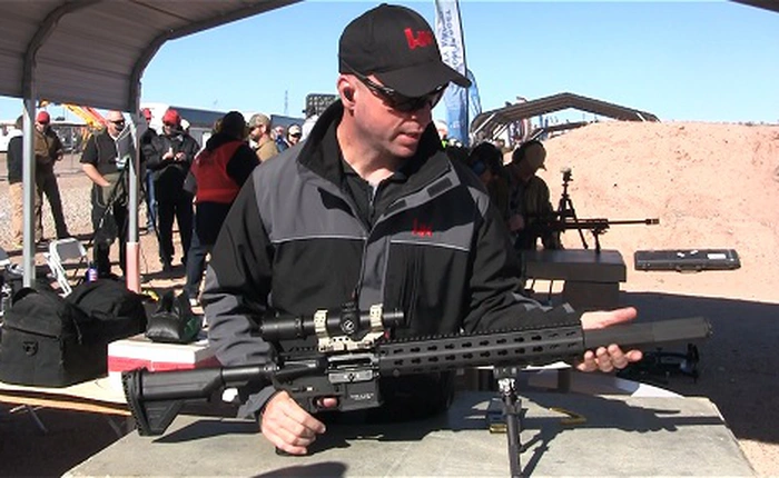 Nòng giảm thanh với thiết kế hình bát giác đặc biệt, trang bị cho súng trường tấn công