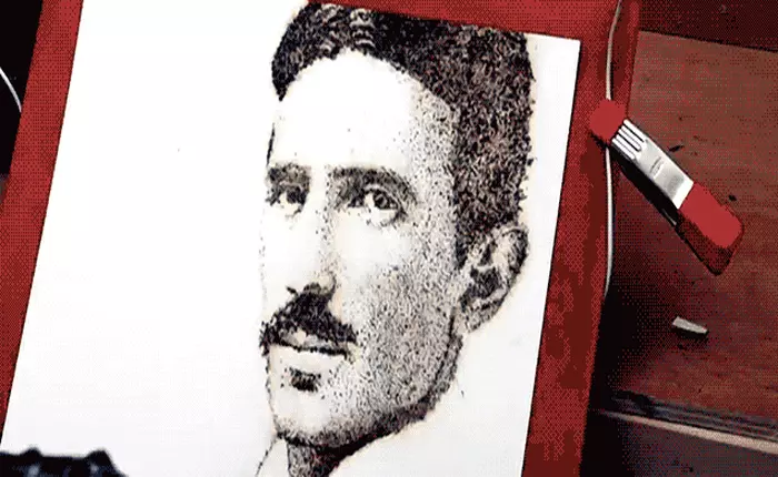 Thán phục trước bức chân dung có 1 không 2 được tạo ra từ tia lửa điện