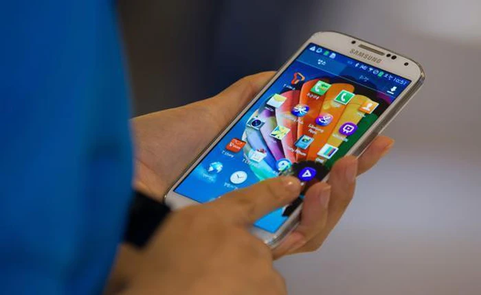 Cổ phiếu Samsung tuột dốc vì iPhone 6