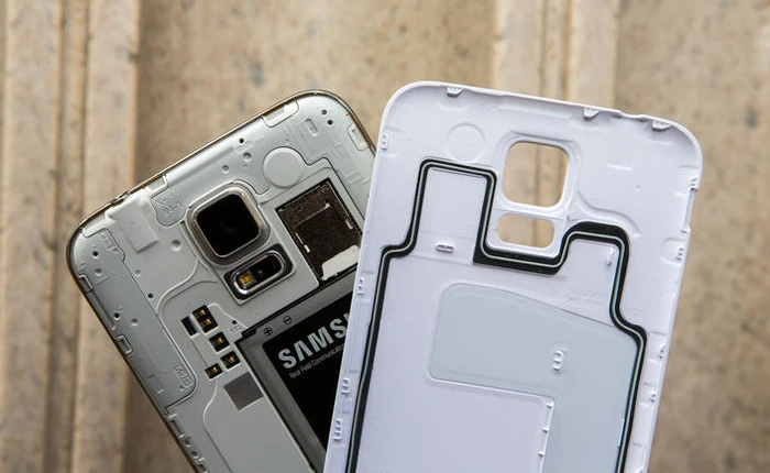 Thử độ bền Galaxy S5 khi thả rơi từ tầng 2