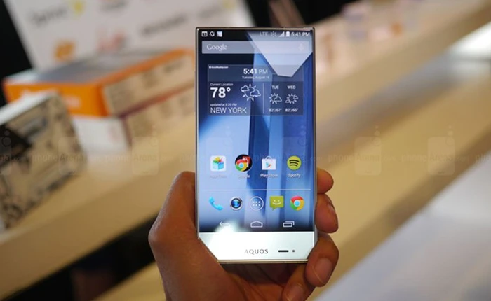 Smartphone không viền của Sharp có giá rẻ bất ngờ