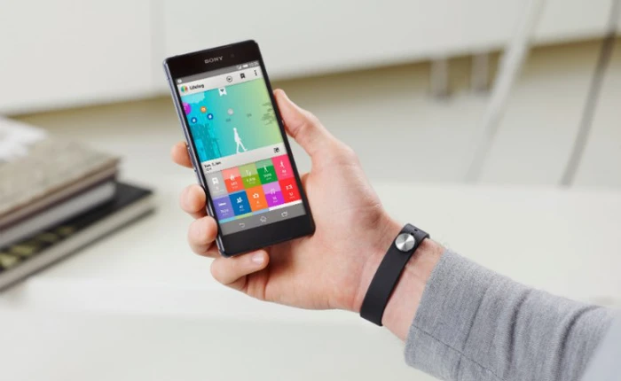 Vòng đeo theo dõi sức khỏe SmartBand của Sony sẽ bán vào tháng Ba