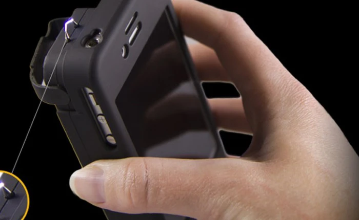 Case bảo vệ kiêm "dùi cui điện" cho iPhone