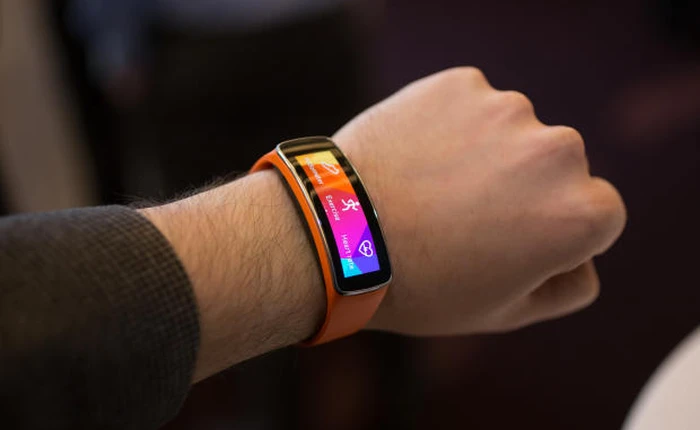 Gear Fit: Vòng đeo tay thông minh thiết kế đẹp của Samsung