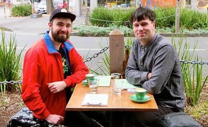 Cà phê “chém gió” với hơn 1.000 bạn bè Facebook