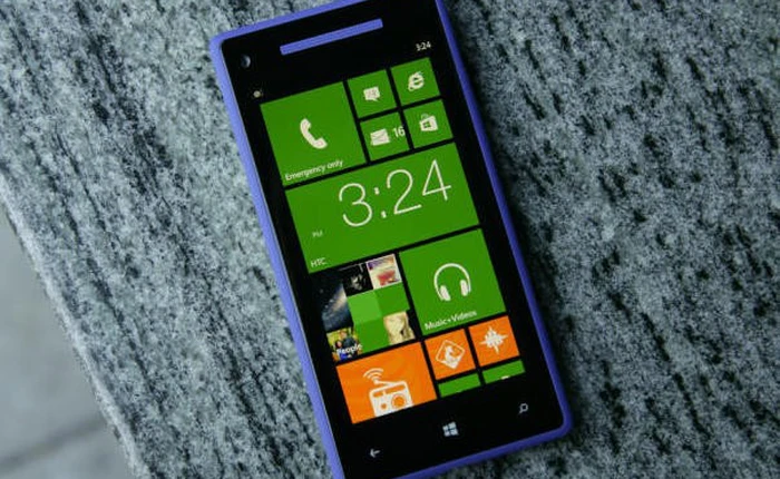 Đại lý đau đầu vì điện thoại chính hãng đua nhau hạ giá