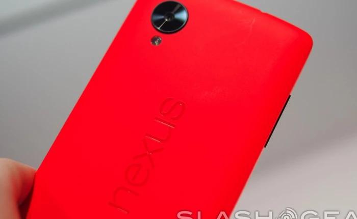 Cận cảnh Nexus 5 màu đỏ đẹp và lạ