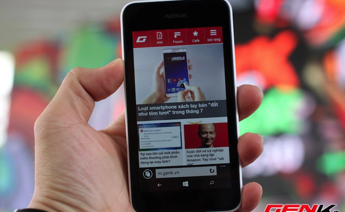 Với 20 thùng mỳ tôm, tân sinh viên mua được smartphone gì?