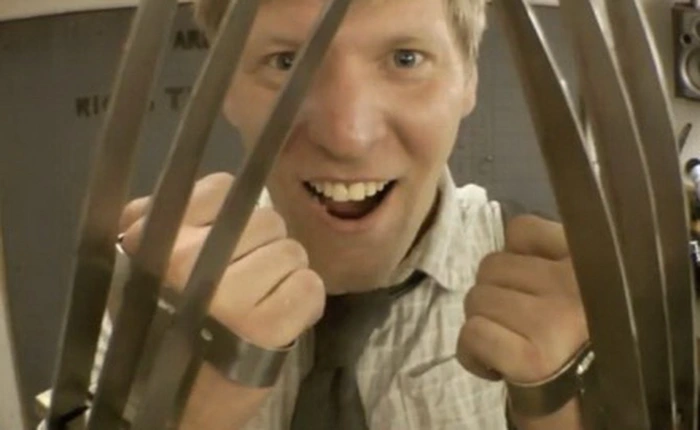 Fan hâm mộ tự chế bộ móng của người Sói giống hệt trong phim