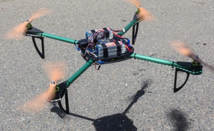 Máy bay không người lái bị "hack" rơi rồi gây tai nạn